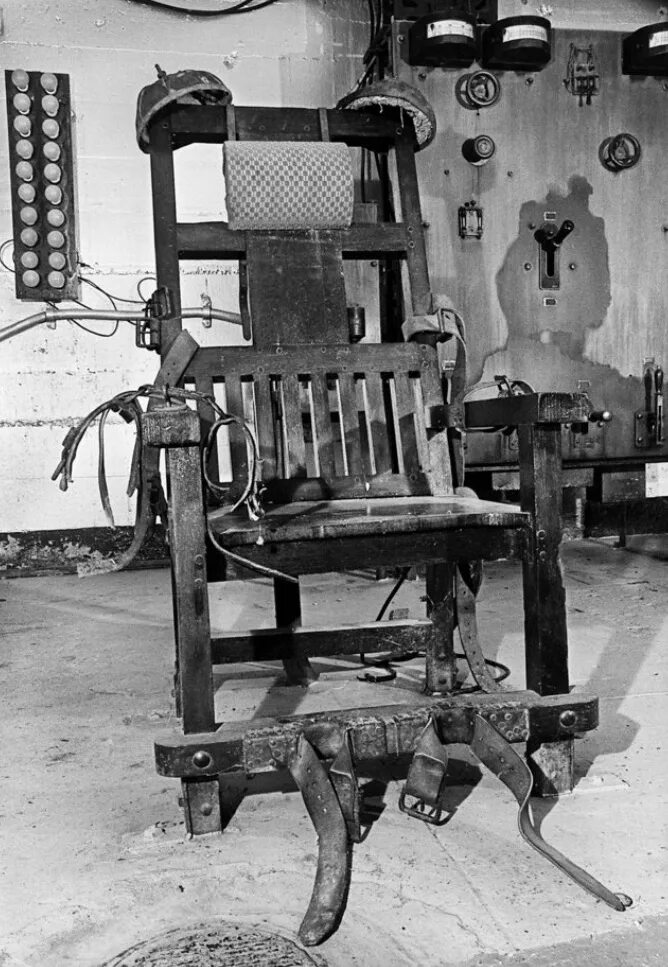 Пытка электрическим стулом. Олд Спарки электрический стул. Электрический стул Томаса. Вильям Джонсон электрический стул. Старинный электрический стул.