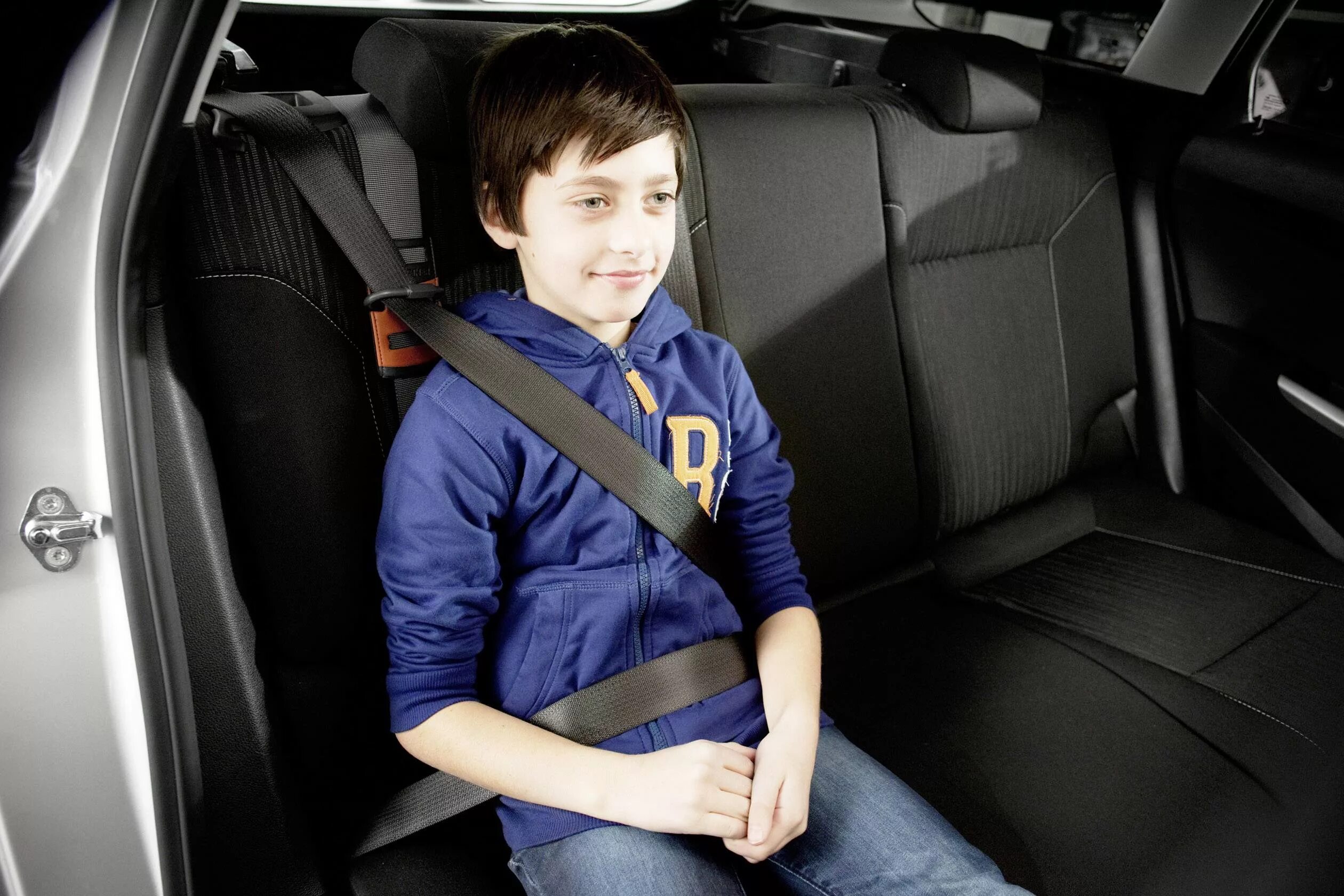 Нарушение ремень безопасности. Car Seat Belt. Пристегнутый ремень безопасности. Коричневые ремни безопасности. Водитель пристегнут ремнем безопасности.