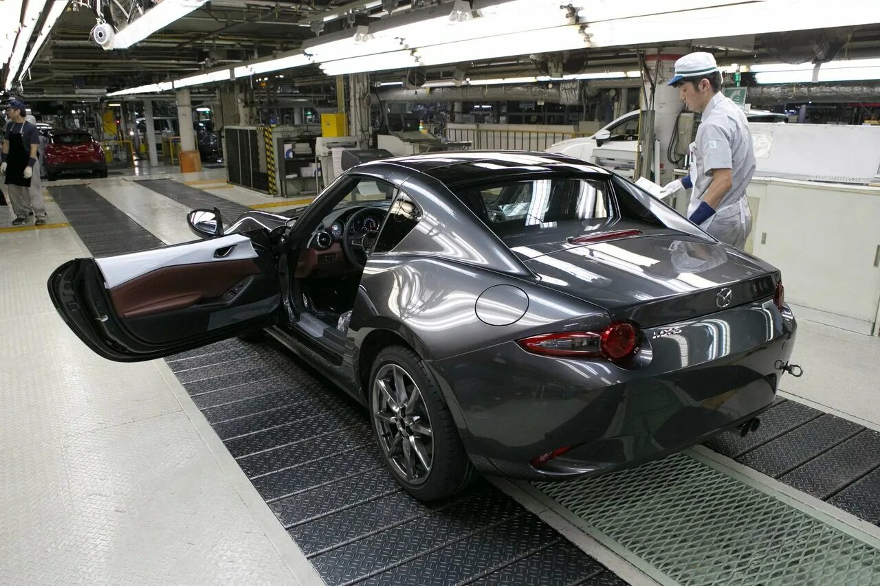 Завод mazda. Завод Мазда в Японии. Серийные автомобили спортивные Mazda mx5. Mazda RF. Мазда производство.