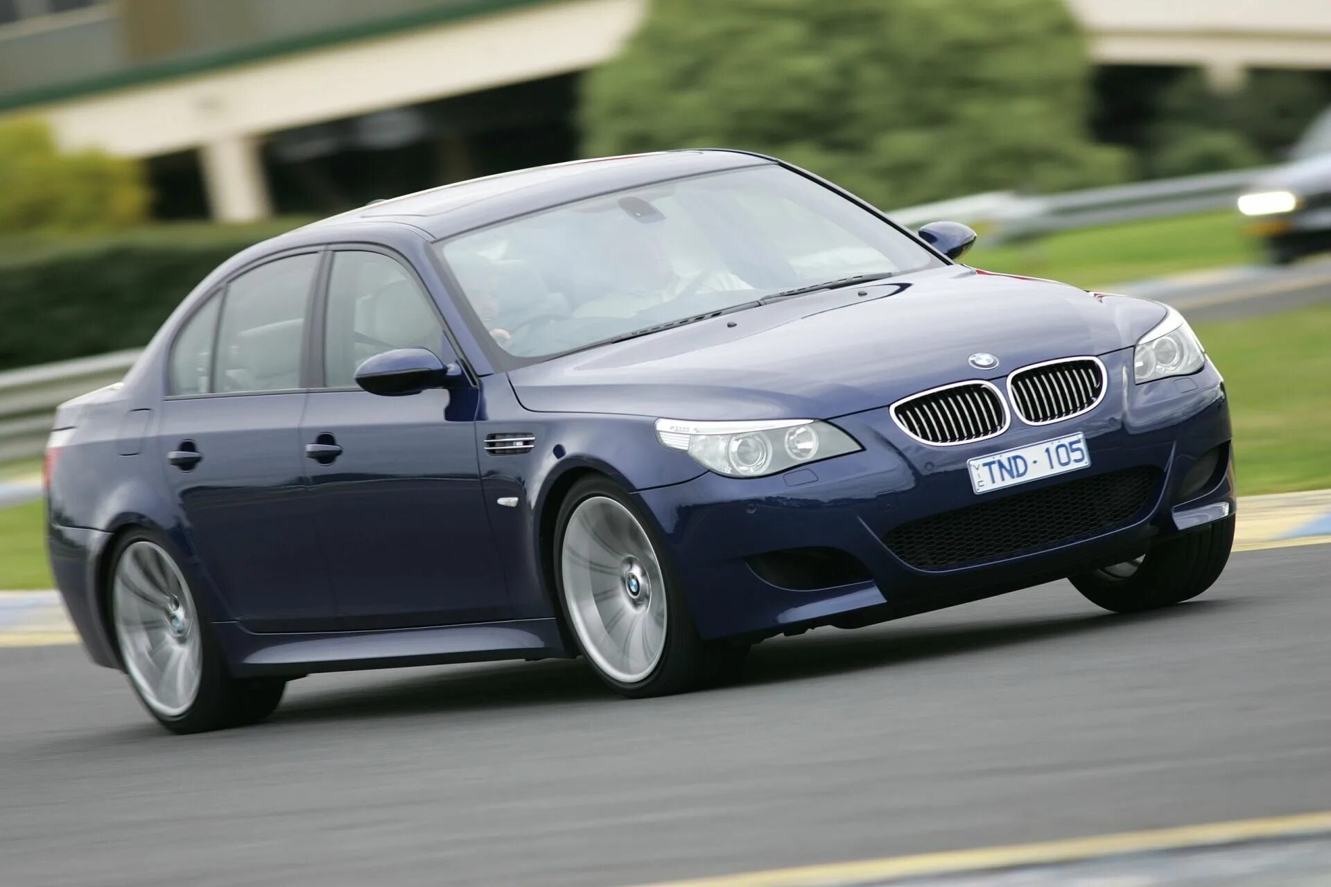 Бмв е60 россия. BMW e5 e60. BMW m5 e60 2004. BMW m5 e60 2005. БМВ 5 е60.