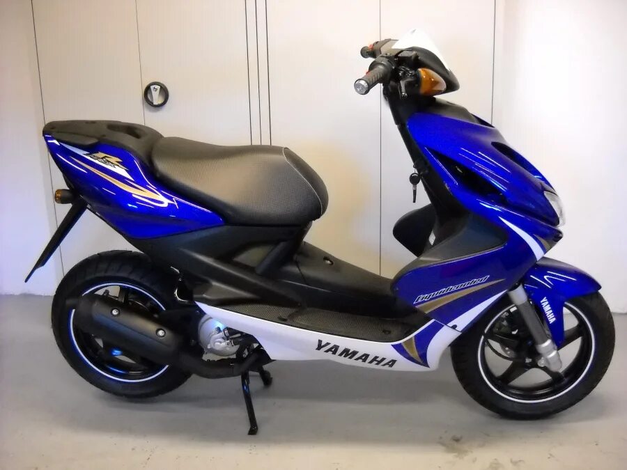 Yamaha aerox 100. Yamaha aerox 2017. Скутер yamaha aerox 100. Yamaha aerox 50 красный. Yamaha aerox 100.