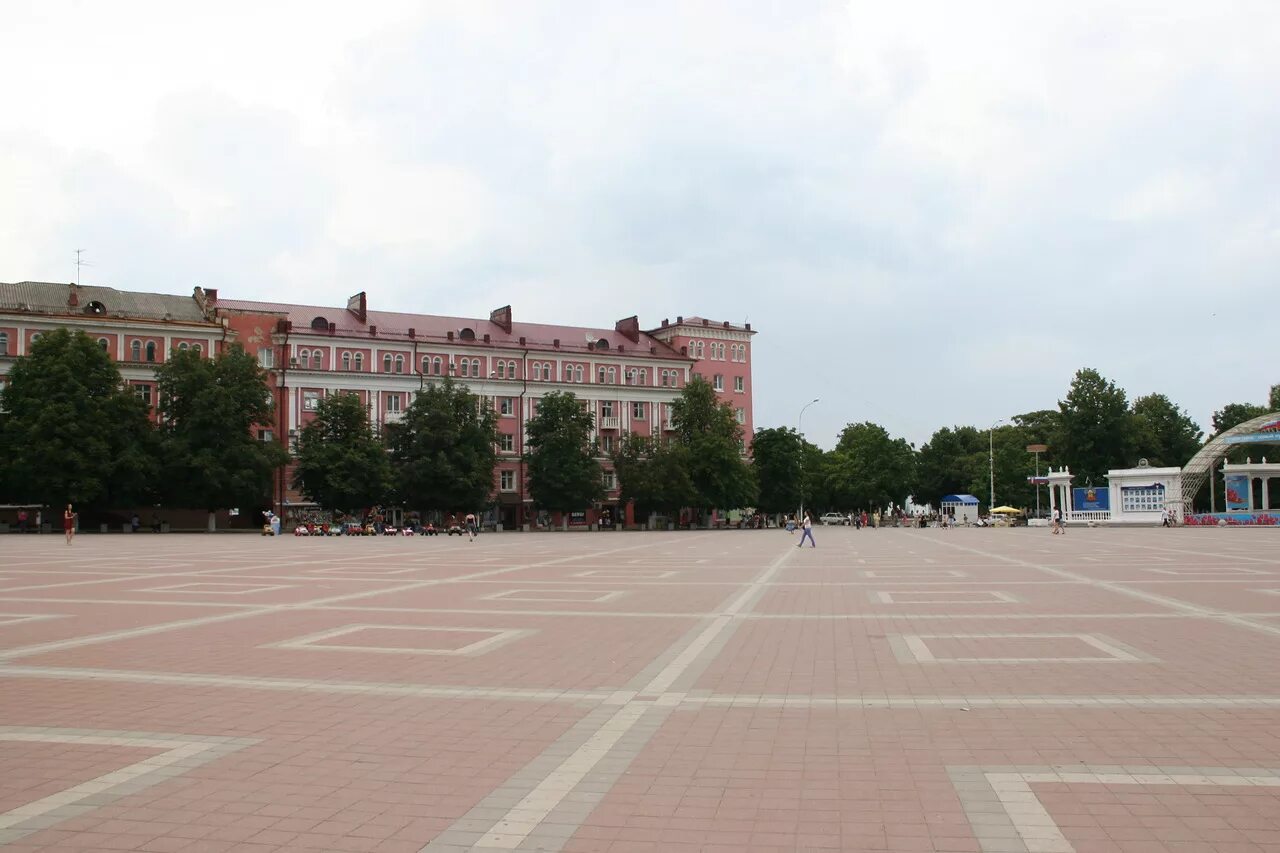 Погода г армавир краснодарский. Площадь города Армавир Краснодарский край. Армавир площадь города. Армавир Центральная площадь. Центральный сквер Армавир.