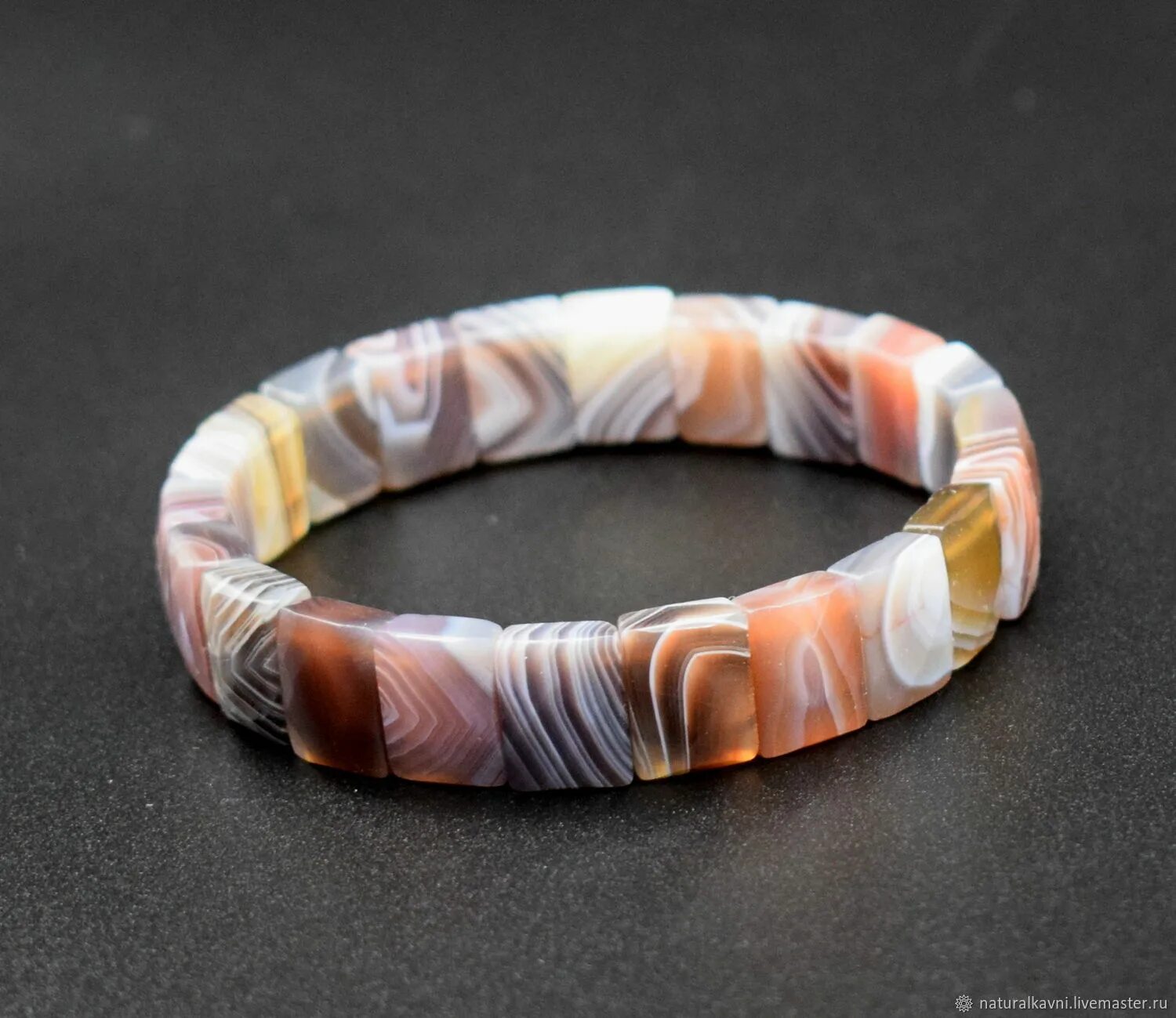 Монтанский агат браслет. Браслет с черным агатом. Браслеты из камней. Браслет натуральный агат. Браслет с голубым агатом.