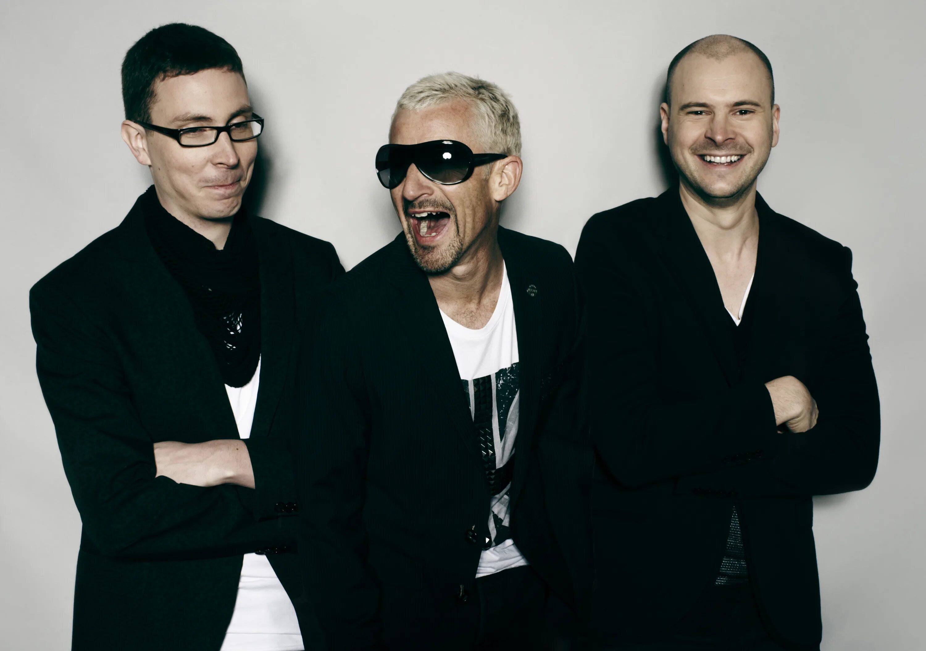Sun moon above beyond. Группа above &amp; beyond. джонатан грант above beyond. above &amp; beyond band. пааво сильямяки above beyond.