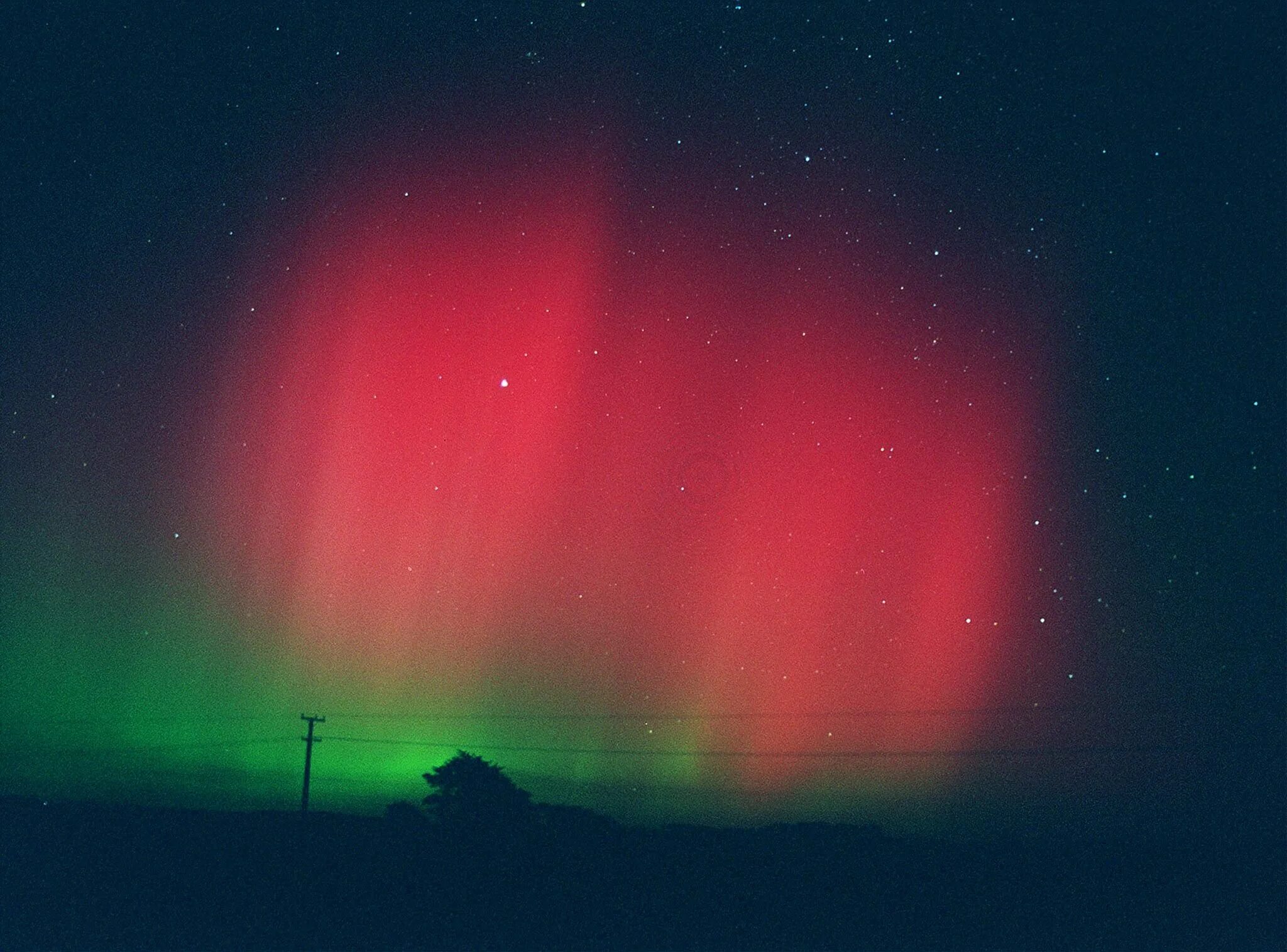 Южное сияние (Aurora Australis). Полярное сияние диффузное пятна. Северное и Южное полярное сияние. Лучистое полярное сияние.
