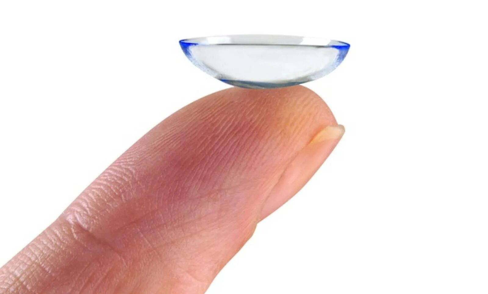 Девушка надевает линзы. Контактные линзы на белом фоне. Можно надевать линзы сразу из упаковки. Защищают ли линзы. Soft contact lenses.