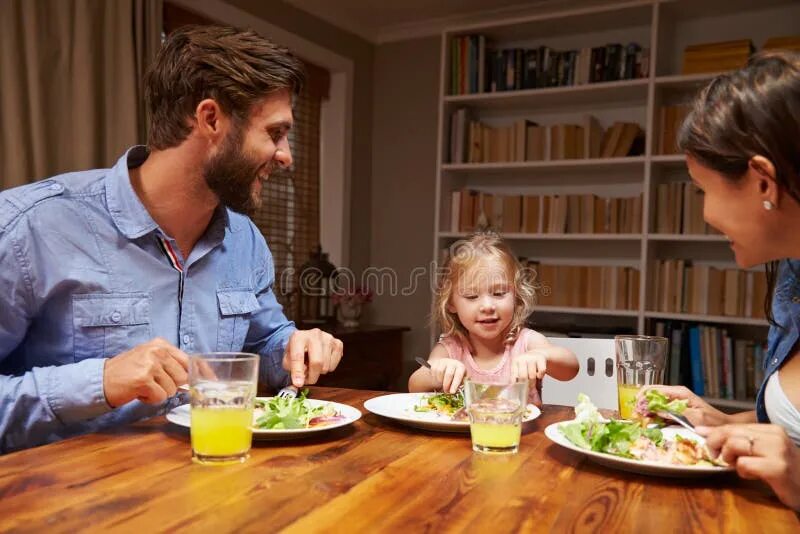 Kipteitei dinner with sister на русском. Breakfast with sister на русском. Комикс dinner with sister. Вечер с друзьями. 10 ошибок питания.