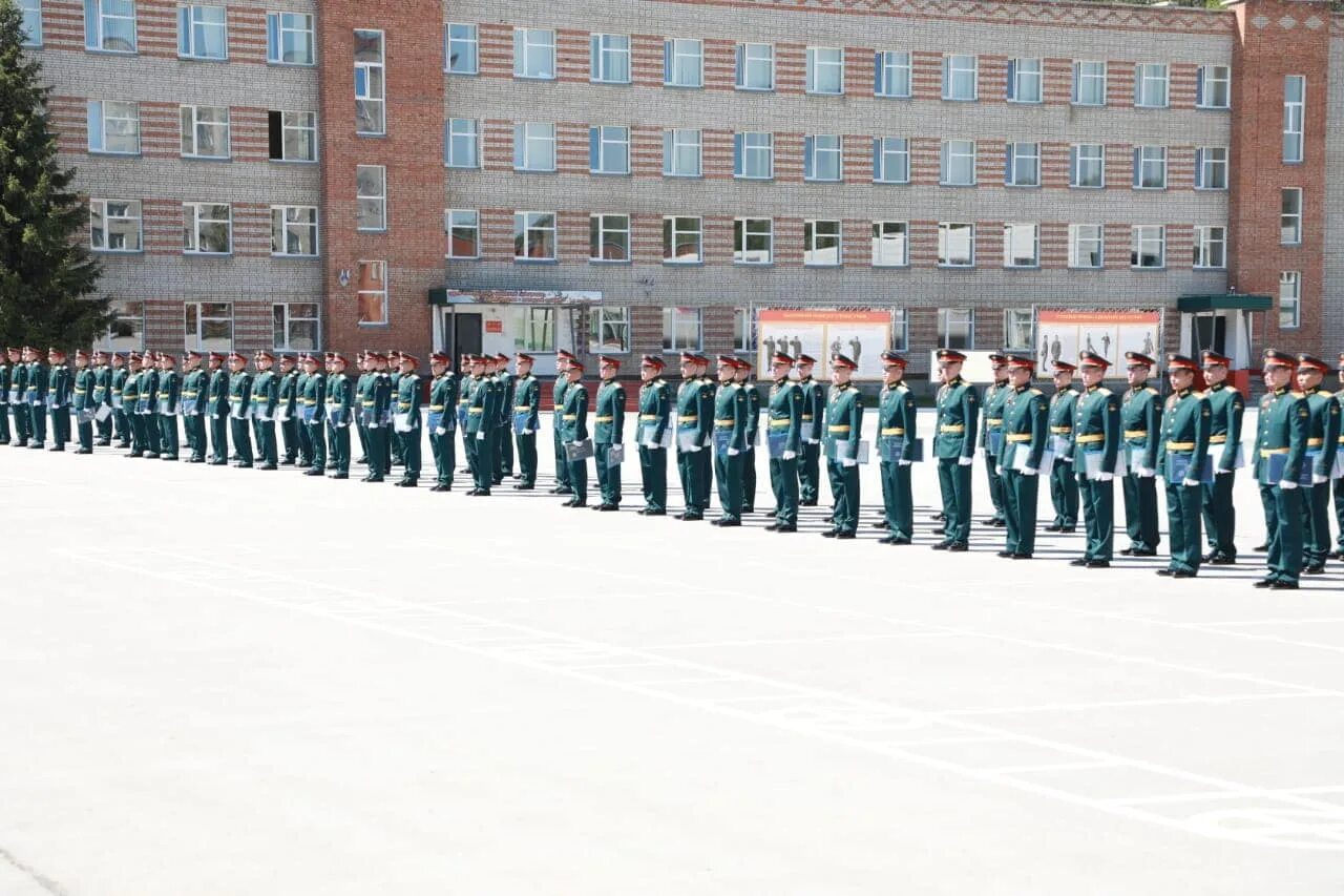 Новосибирском высшем военном командном училище нввку. НВВКУ выпуск 2020. Платц НВВКУ. НВВКУ казарма. НВВКУ 2002-2007.