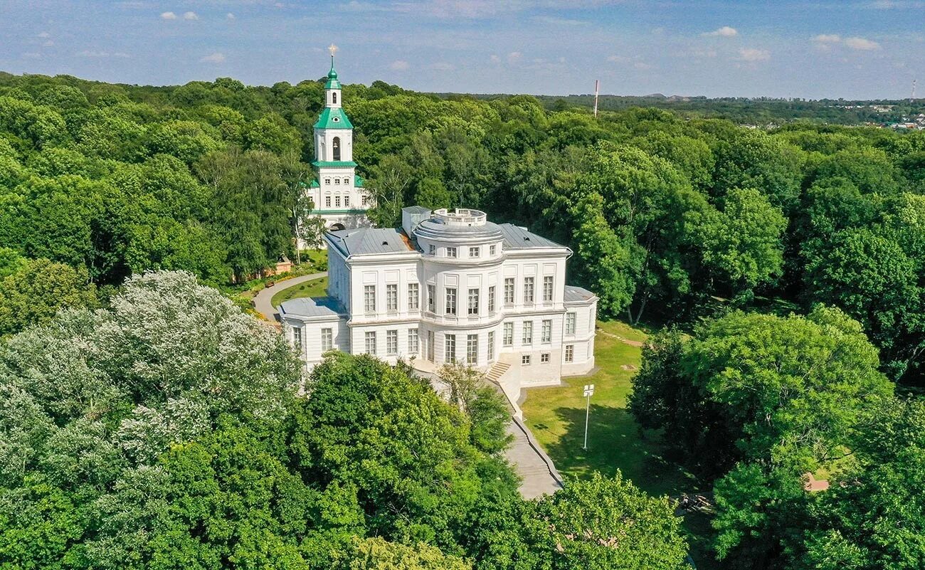 Богородицкий лингвист. Дворец графа Бобринского в Богородицке. Тула Богородицкий дворец-музей. Богородицк музей усадьба Бобринских. Дворец в Богородицке Тульская область.