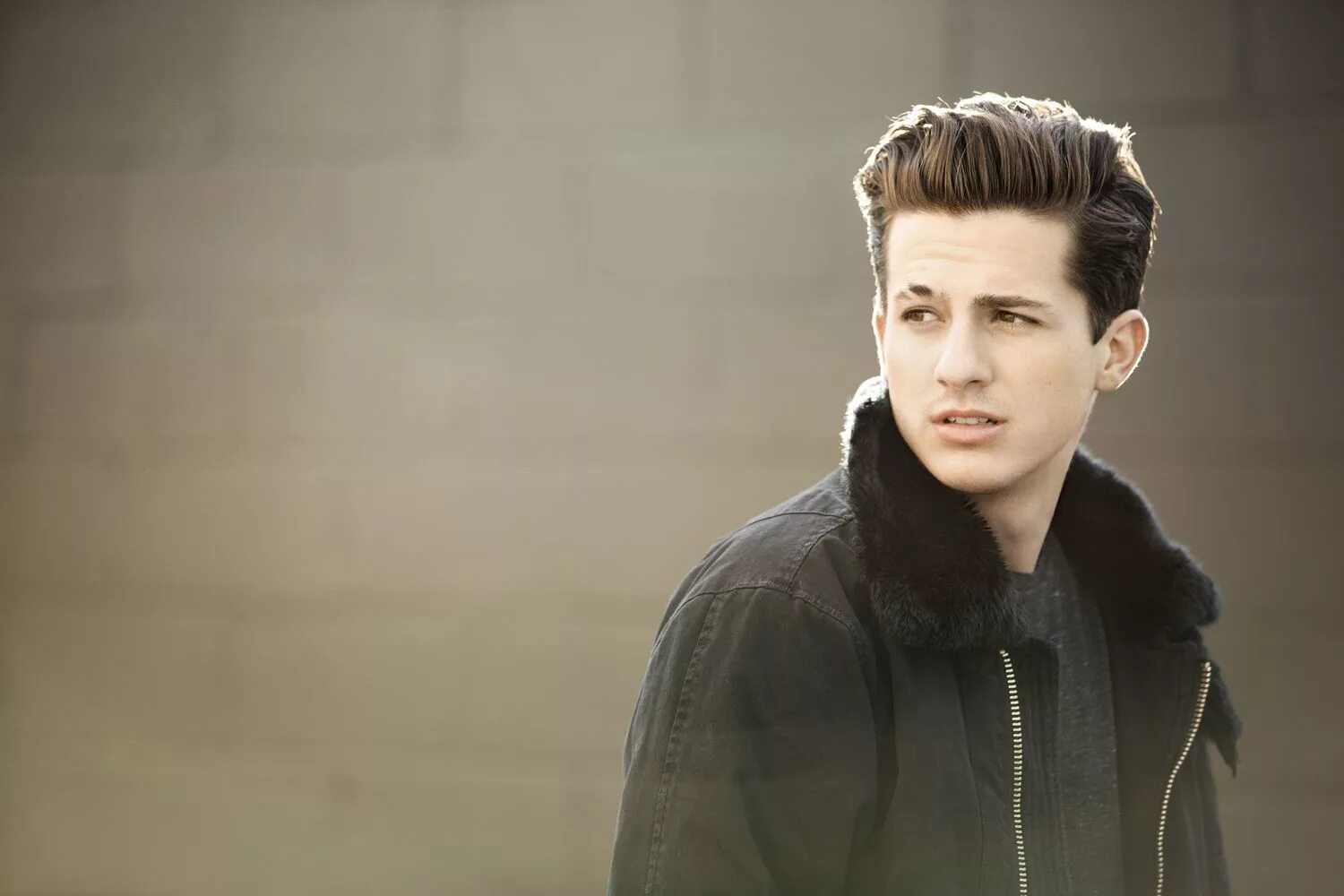 Charlie puth how. Charlie puth. чарли пут 2025. charlie puth charlie. meghan trainor &amp; charlie puth.