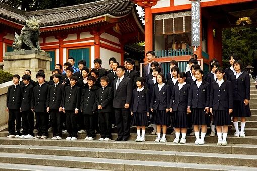 1 сентября япония. Японские школьники. Форма средней школы в японии. Японская старшая школа. 1 сентября япония.