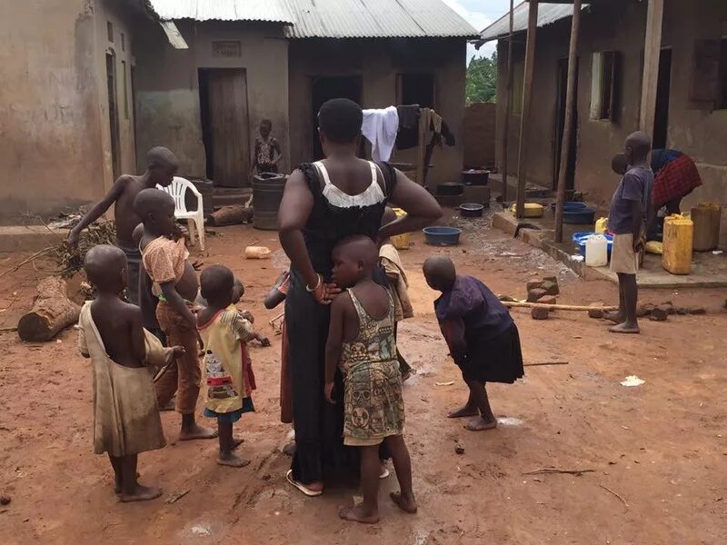 Мама уганда. Мариам Набатанзи из Уганды. Мариам 44 ребенка из Уганды.