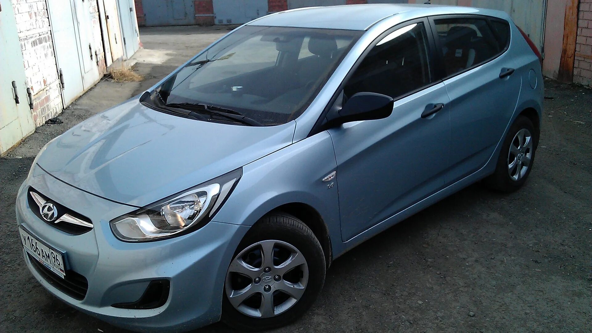 Solaris 2012 хэтчбек. Hyundai solaris hatchback 2012. солярис хендай хэтчбек 12 год. хендай солярис хэтчбек 2012.