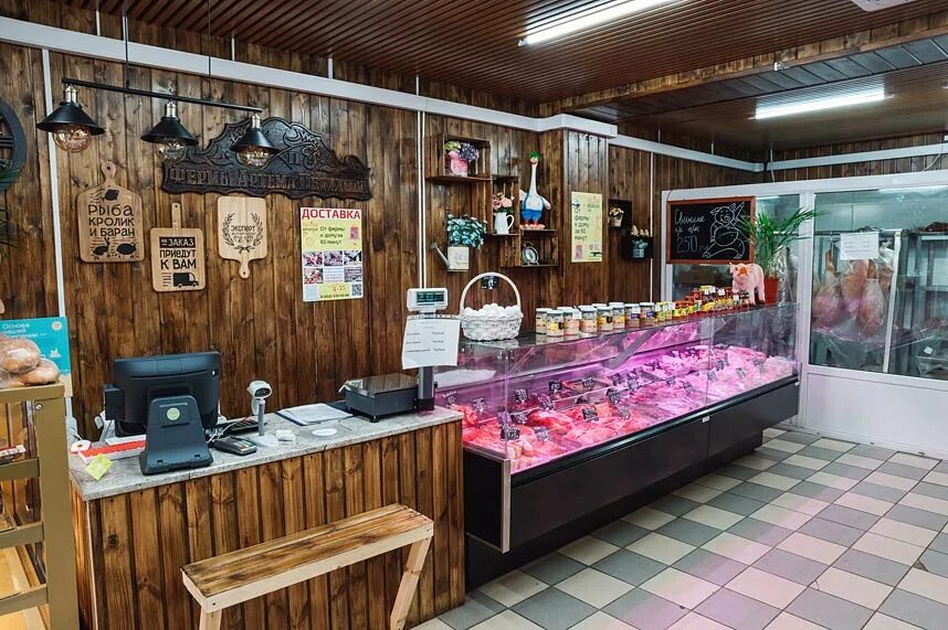 Ремит франшиза. Магазин 33 курицы. Франшиза мясного. Мясной магазин butcher shop. Интерьер магазина мяса.