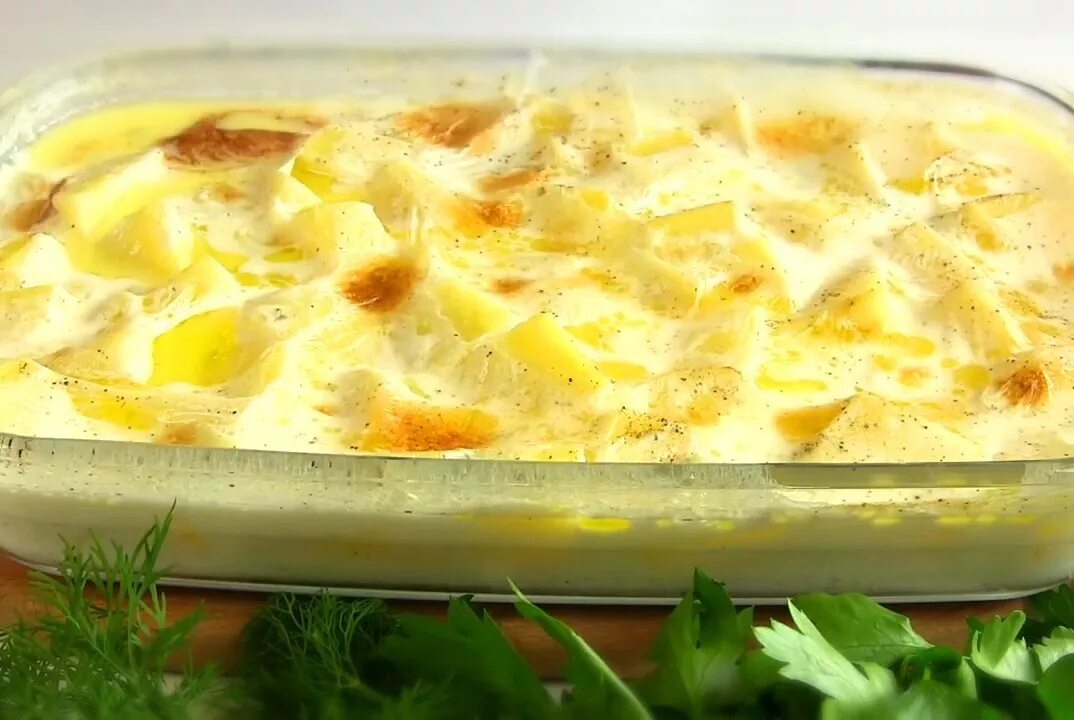 Рецепт картошки со сливками в духовке. Картошка в молоке. Картофель запеченный в молоке. Картофель в молоке в духовке с сыром. Картошка в молоке в духовке с сыром.