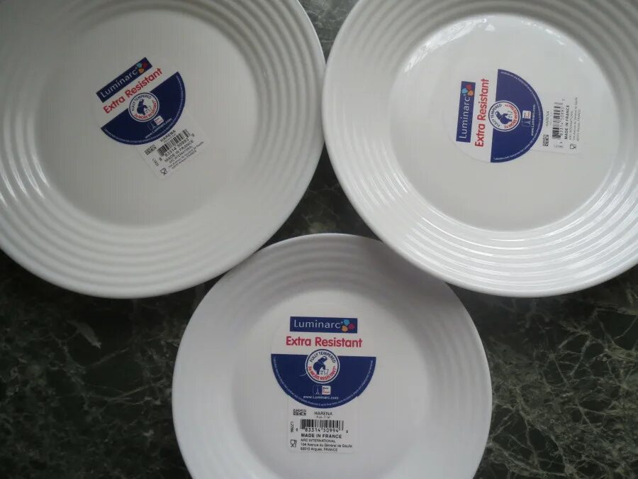 Разбить посуду на счастье. Разбитую чашку не склеишь. Разбитая посуда на счастье. Посуда бьется жди удач песня. Бить посуду на счастье.