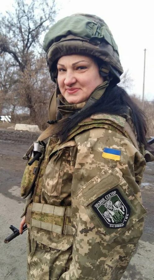 Украинские женщины военные. Украинский флаг прикол. Девчонки ракеты. Красивые девушки украины. Украинские красавицы.