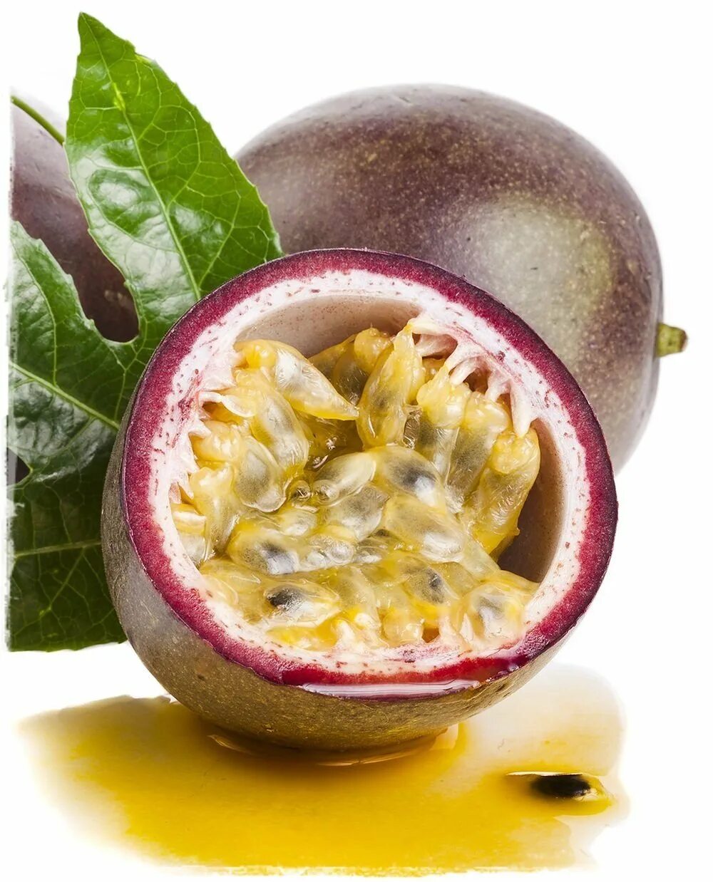 Маракуйя (фрукт). Маракуйя тайланд. Маракуйя kostochki. Маракуйю или маракую. Маракуйя индийская.