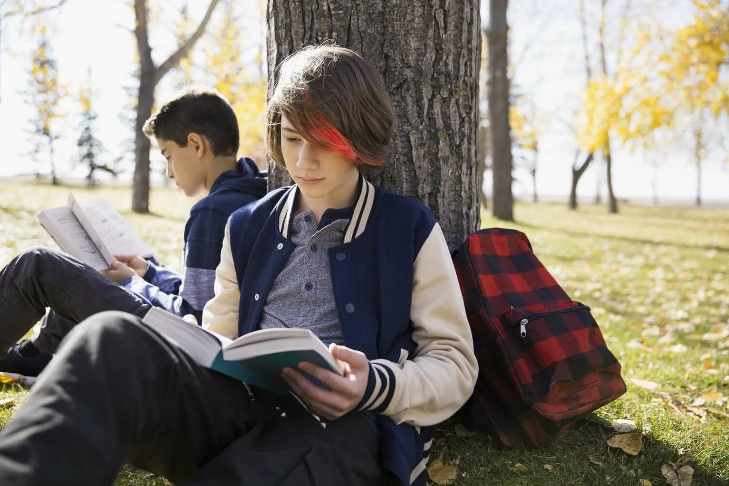 Made by student. A boy reading a book. Утро школьника. Картинка апрель чтение подростки. Парни из средней школы книга.