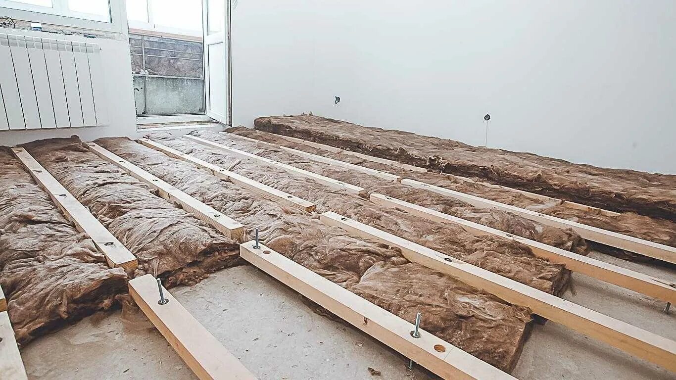 Пол в комнате своими руками. Укладка ламината. Пол в комнате своими руками. Наливной пол выравнивающий. Укладка ламината в квартире.