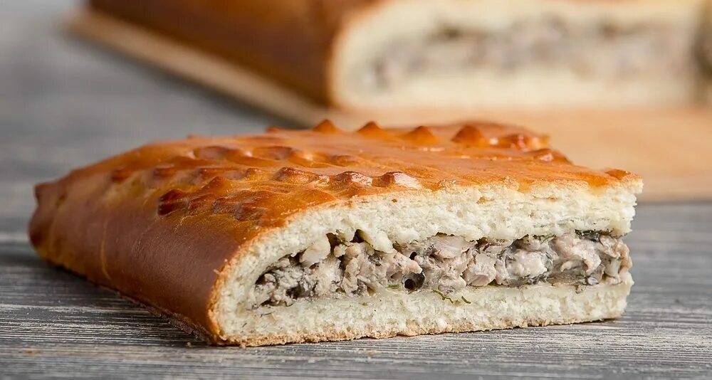 Пирог с мясом и картошкой в духовке. Дрожжевой пирог со свининой. Дрожжевой пирог со свининой. Дрожжевой пирог со свининой. Пирог с мясом.