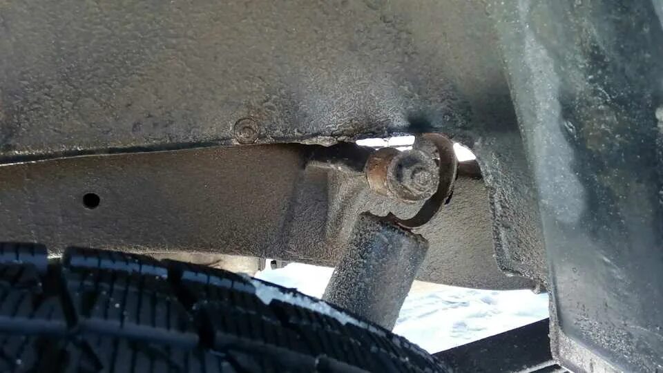 Вырвало амортизатор. Крепеж переднего амортизатора уаз. Кронштейн крепления заднего амортизатора уаз патриот. Кронштейн заднего амортизатора 2104. Проставки домики амортизатора заднего ваз 2107.