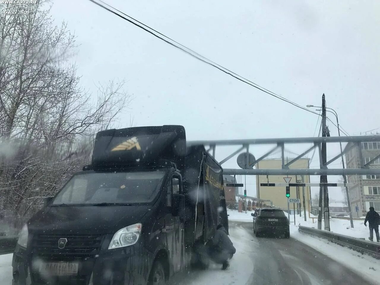 Дтп в соликамске вчера в боровске. Мост в машине. Водитель боровск. Автомобильный мост. Фуражка водителя.