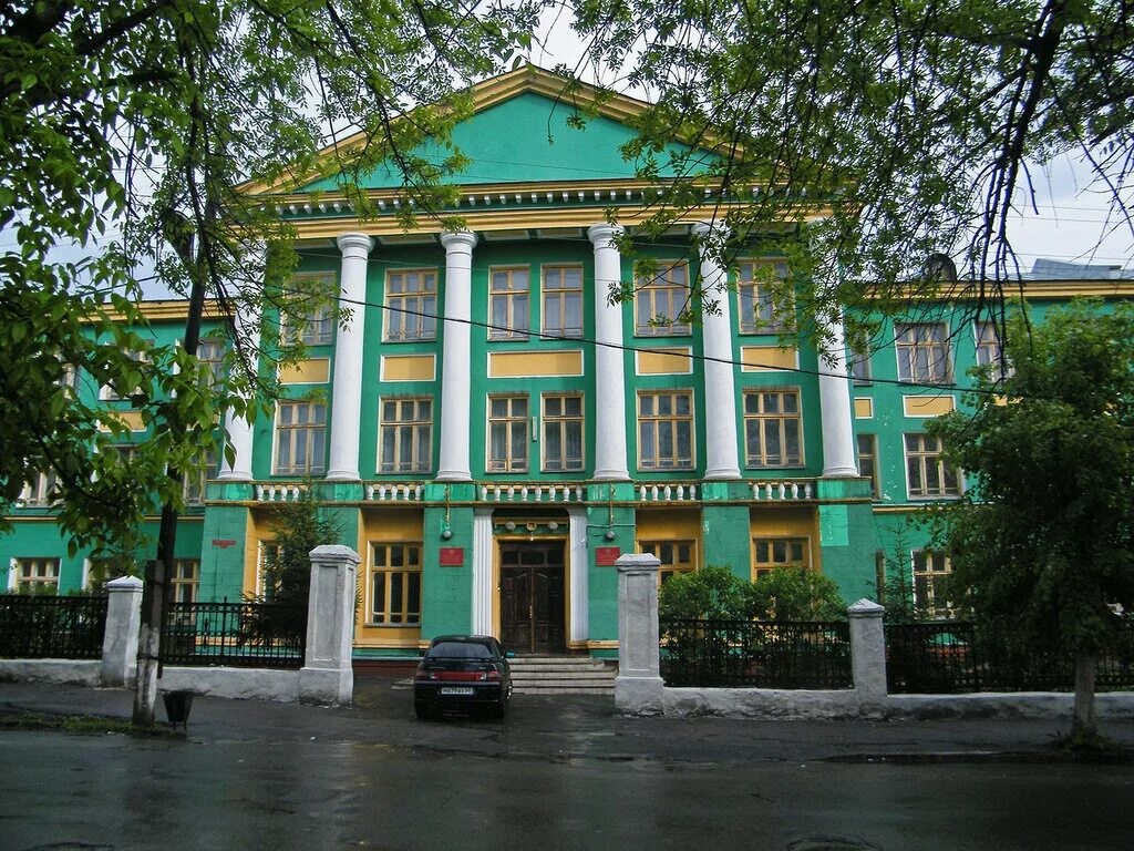 Сайт г мичуринск. Архитектура Мичуринска. Архитектура города Мичуринска. Аграрный колледж Мичуринск. Педагогический институт город Мичуринск.