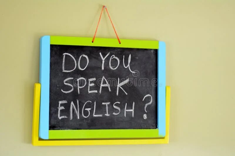 Do you know speak english. Do you speak english на доске. текст do you speak english. школьная доска do you speak english. школьная доска фон do you speak english.