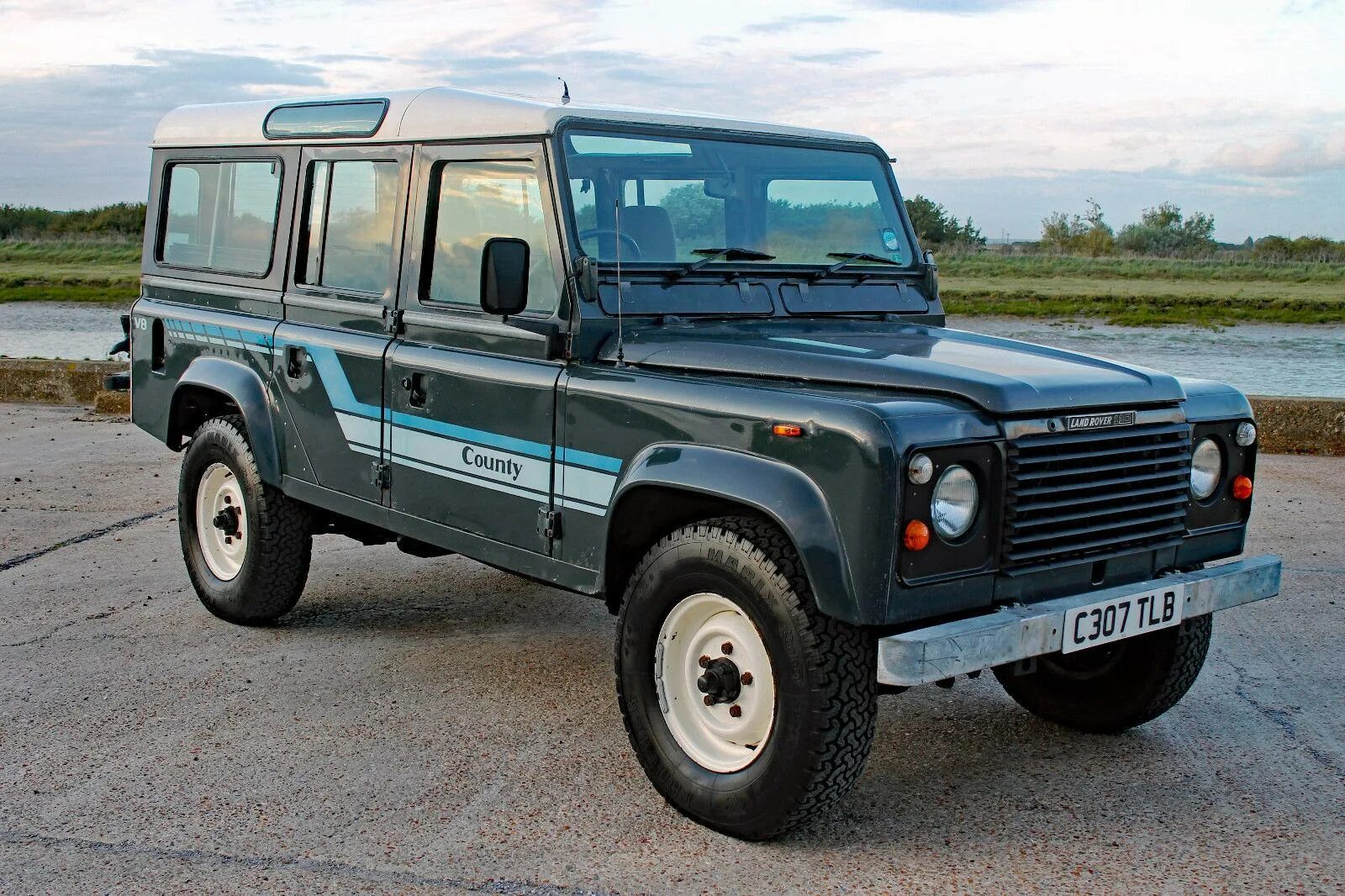 Ленд Ровер 1985. Дефендер 110 1985. Land Rover 110 1985. Ленд Ровер Дефендер 1985 года. Модели defender