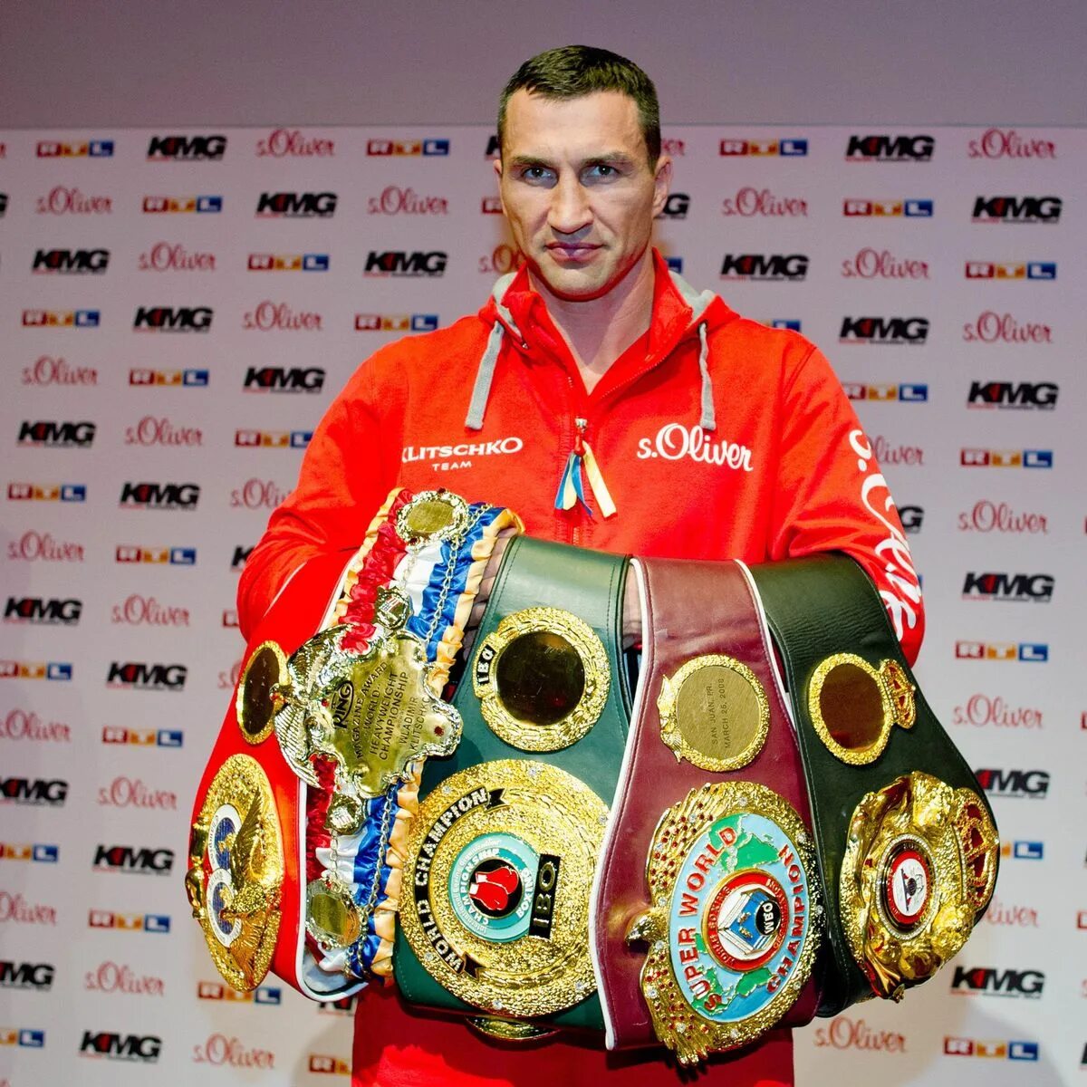 Сауль альварес боксер. Дуглас ринг. Владимир кличко интервью слушать бесплатно. Фото боксерского ринга лас-вегас штат невада сша. Канело альварес фото.