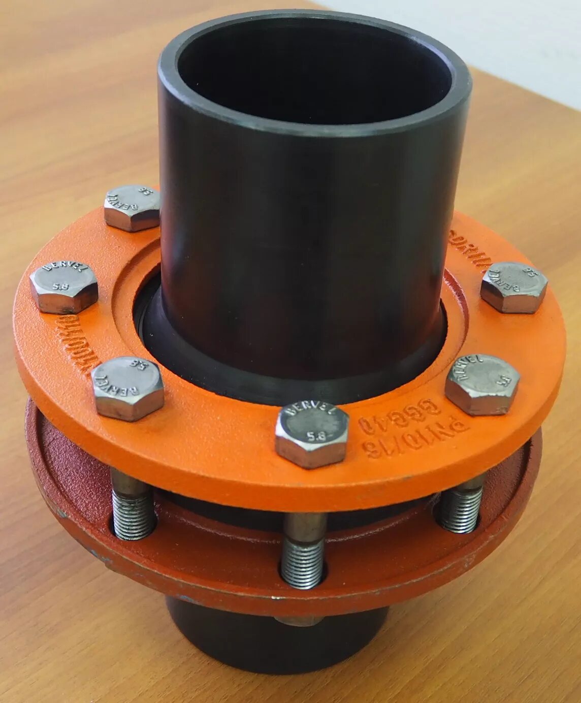 Использование фланцев. Использование фланцев. Изолирующий фланец на газопроводе ду 200. Использование фланцев. Фланец ду450.