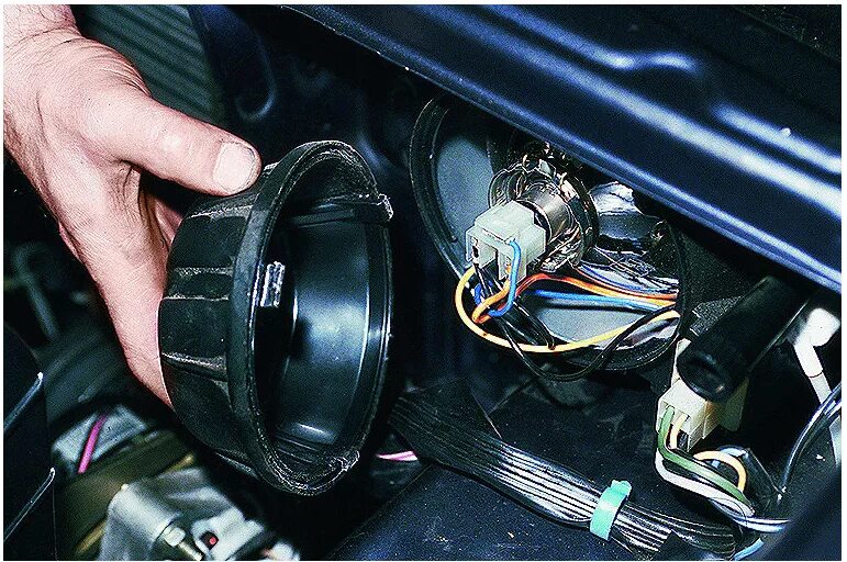 Провод ближнего света ваз 2109. Провод ближнего света ваз 2109. Разъем передней фары ваз 2107. Chevrolet lacetti фара ближнего света. Фишка на дальний свет ваз 2114.