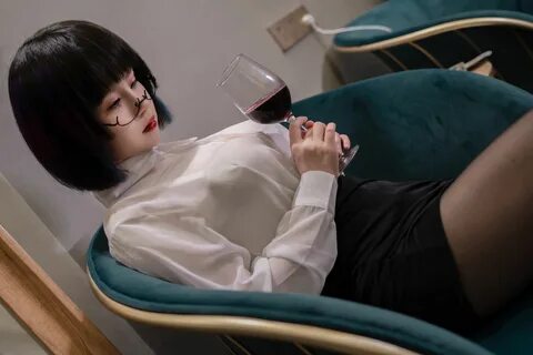 Фото интернет-знаменитости COSER Головокружительный детеныш красивой девушк...