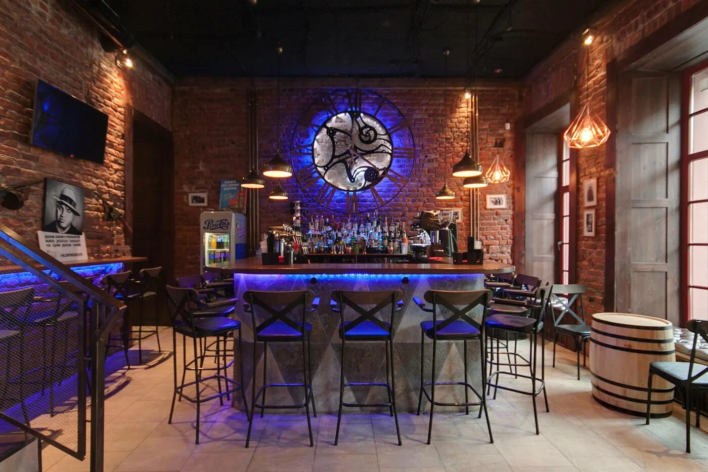 Заведение кафе. Бар al capone bar на улице жуковского. аль капоне бар спб. аль капоне бар жуковского с улицы. кафе аль капоне спб.