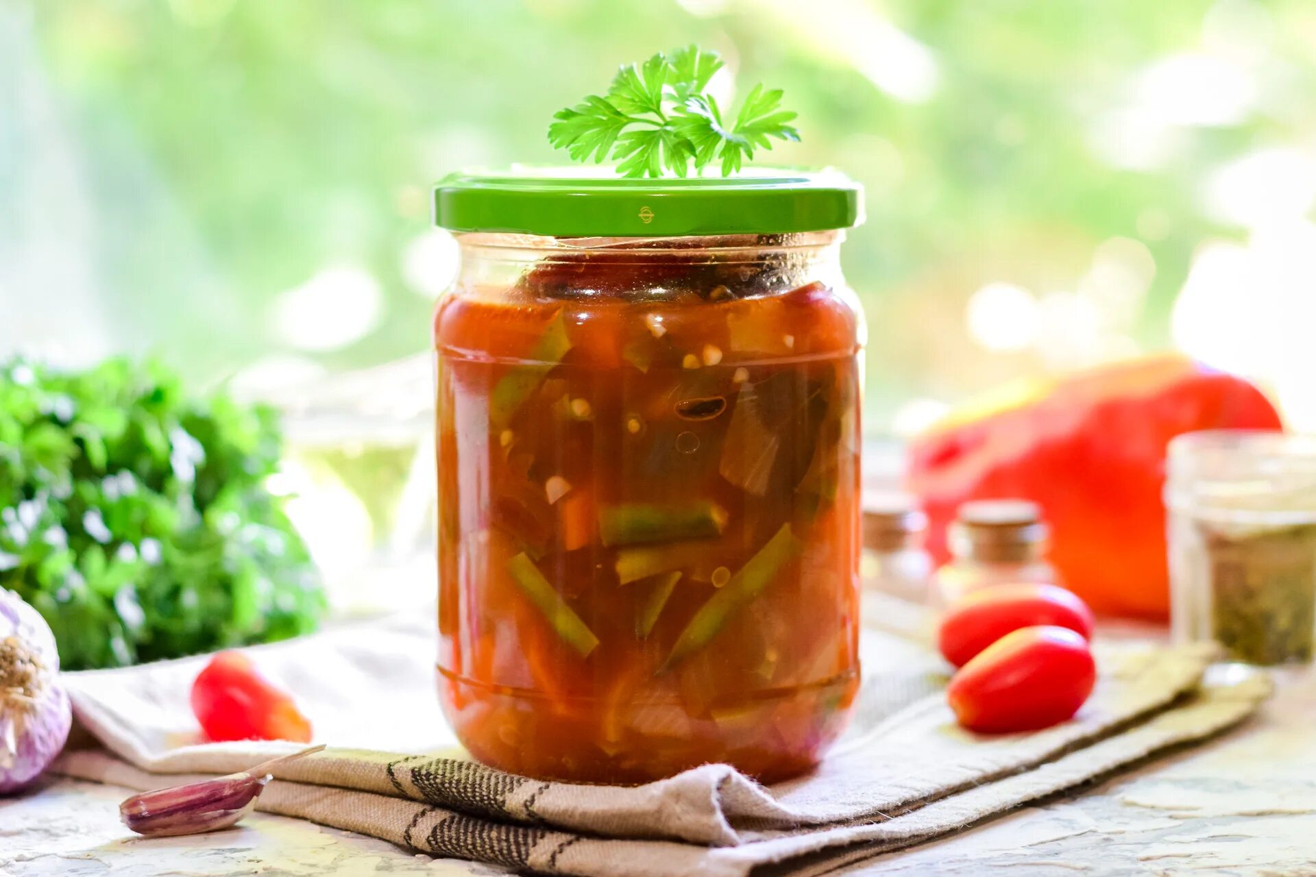 Фасоль в томате с овощами на зиму. Салаты на зиму из стручковой фасоли. лечо с фасолью. лечо с фасолью на зиму. салат из спаржевой фасоли на зиму.