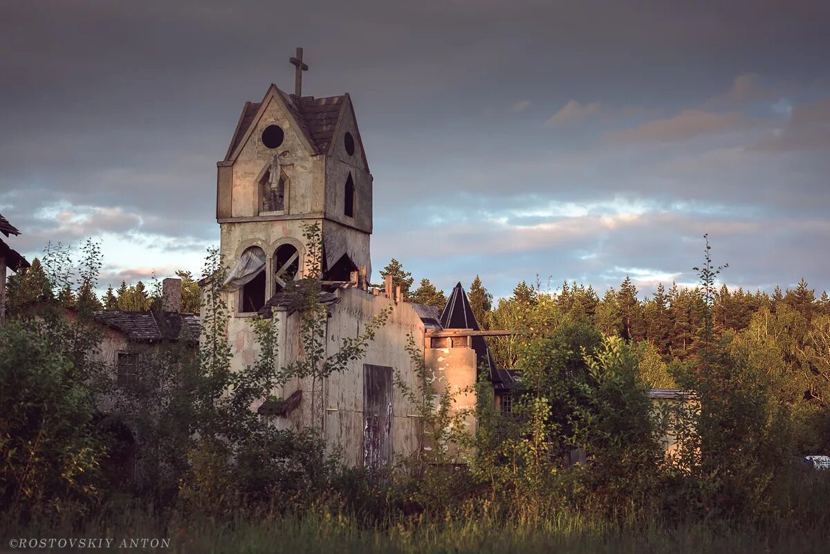 Расписание автобусов середниково. Пилигрим Киногород Фирсановка. Город призрак Пилигрим Фирсановка. Фирсановка усадьба Середниково Киногород. Усадьба Середниково город призрак.