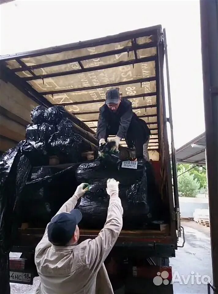 Переезжаю в ижевск. Боковая погрузка фуры. Верхняя погрузка фуры краном. Верхняя погрузка фуры фото.