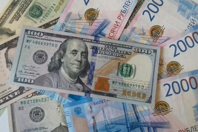 1000 см конвертацией валюты. Из долларов в российские рубли. Валюта рубль фото. Из долларов в российские рубли. Доллар и евро.