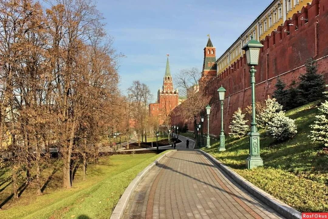 Сады московского кремля. Александровский сад парк. Парк Александровский сад Москва. Москва Кремль Александровский сад. Кремль и Александровский парк.