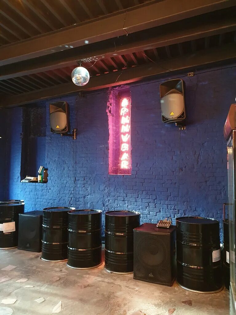 Бар никто не видит. Бар пока никто не видим. Бар никто не видит. Бар никто не видит. Клуб бар роллинг стоунз.