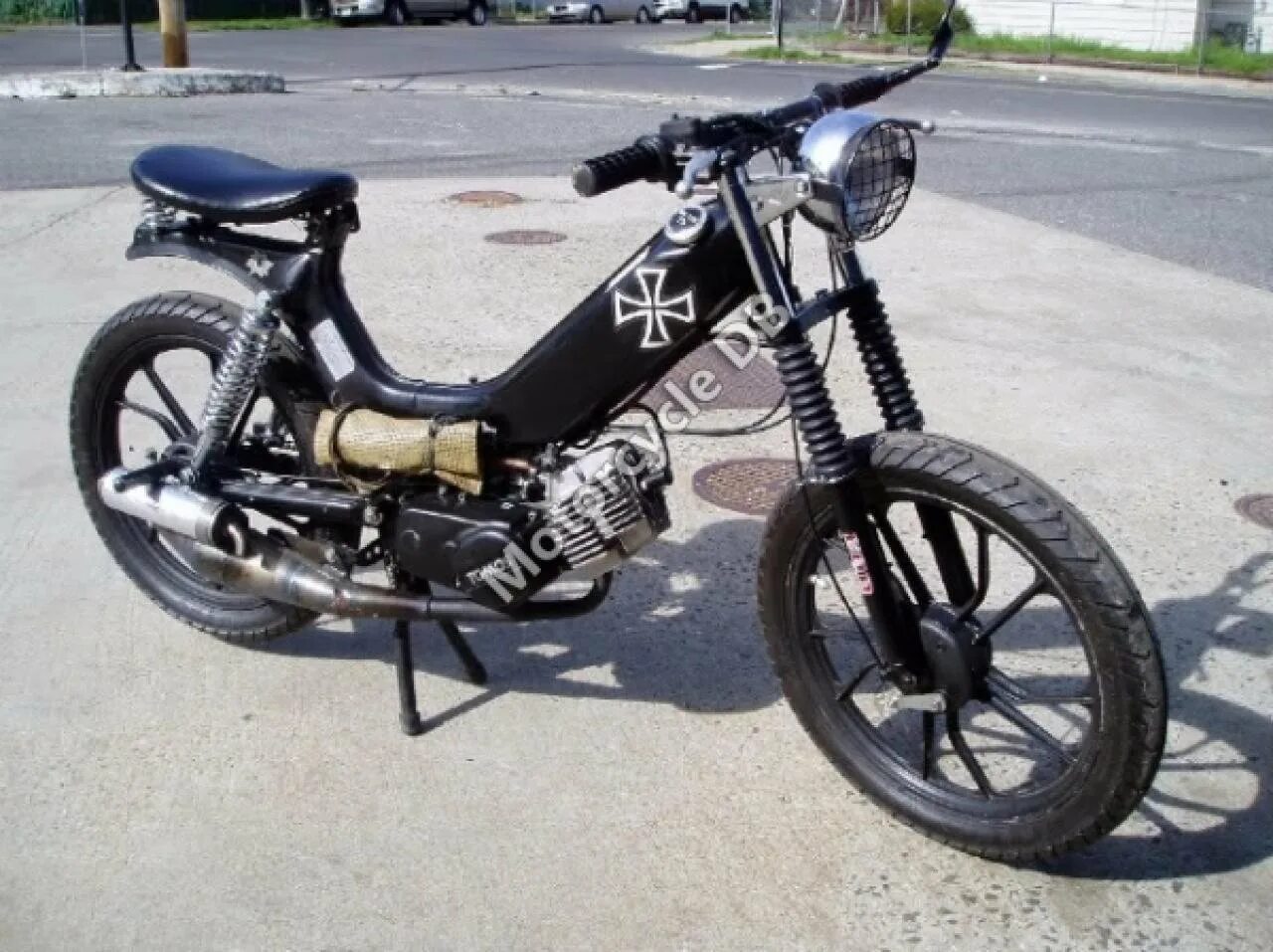 Мопед альфа кафе рейсер. Мопед дельта кастом. Alpha cafe racer 110 кастом. Переделка мопеда альфа. Переделанный мопед.