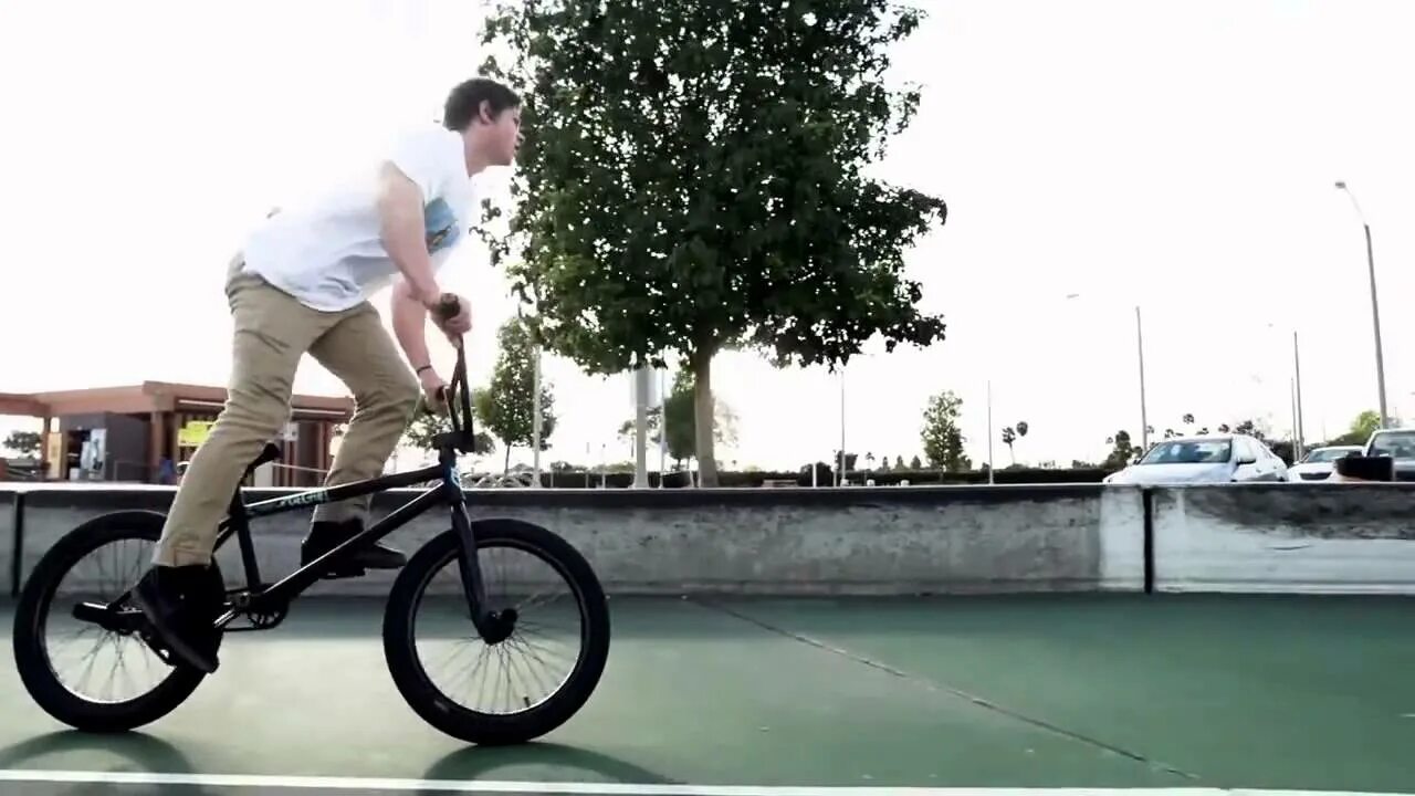 Стант на бмх. Едет на бмх. Витя bmx. Стант на бмх. Ездить на bmx.