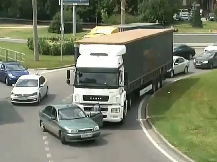 слепая зона камаза. мертвая зона камаза. мертвая зона у фуры. мертвая зона грузового автомобиля. слепая зона грузовика.