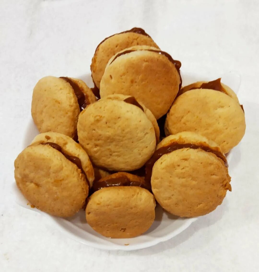 печенье орешки со сгущенкой. печенье с вареным сгущенным молоком. печенье орешки со сгущенкой. печенье на маргарине. печенье сгущенное молоко.