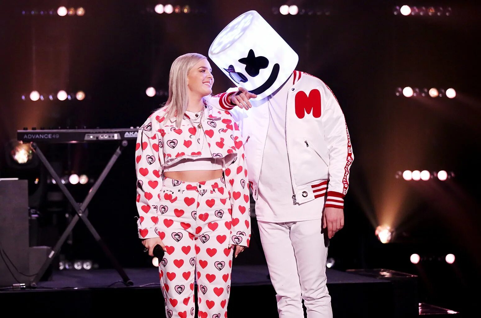 Marshmello marie friends. Энн Мари и маршмеллоу. Marshmello. Жена маршмеллоу.