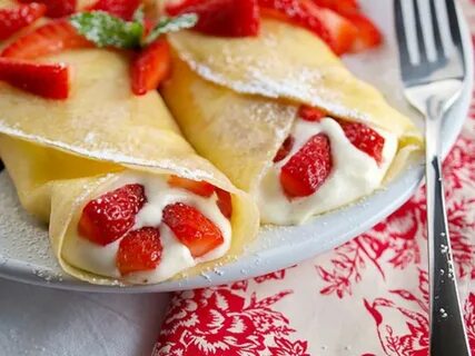 Блинчики с творогом и клубникой