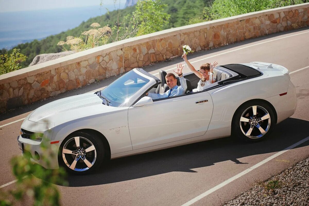 Аренда авто кабриолет. Тибурон кабриолет. Кабриолет крым. Машины с откидным верхом. Белый кабриолет.