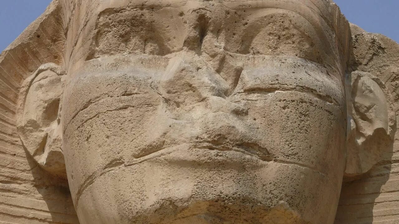 пирамиды египта внутри внутри сфинкса. зал сфинкса. сфинкс египет потайная дверь. между лапами сфинкса египет. пирамиды египта внутри сфинкса.