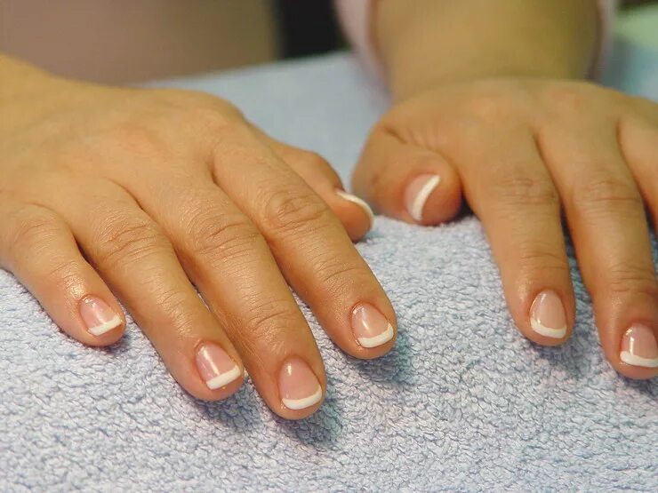 Наращивание обкусанных ногтей. Как нарастить очень короткие ногти. Маникюр нагрызаные ногти. Наращивание ногтей на короткую ногтевую пластину. Как нарастить очень короткие ногти.